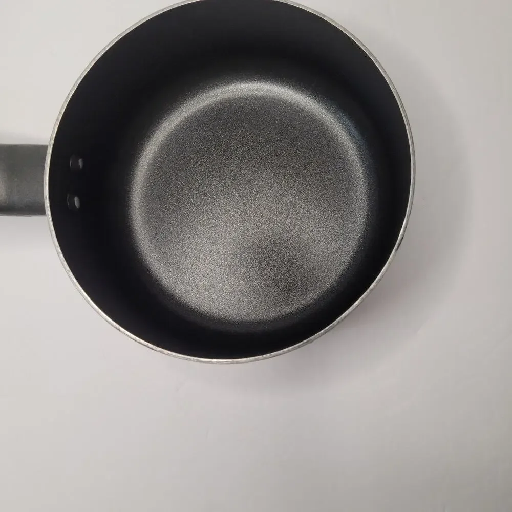 Fantastic 1 Quart Black Pot - Like New Condition!